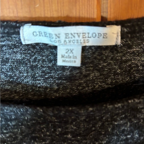 Black marbled bell sleeve stretchy top - Picture 3 of 5